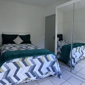 Apartamento Apartamento Familiar Com Estacionamento, Porto Alegre